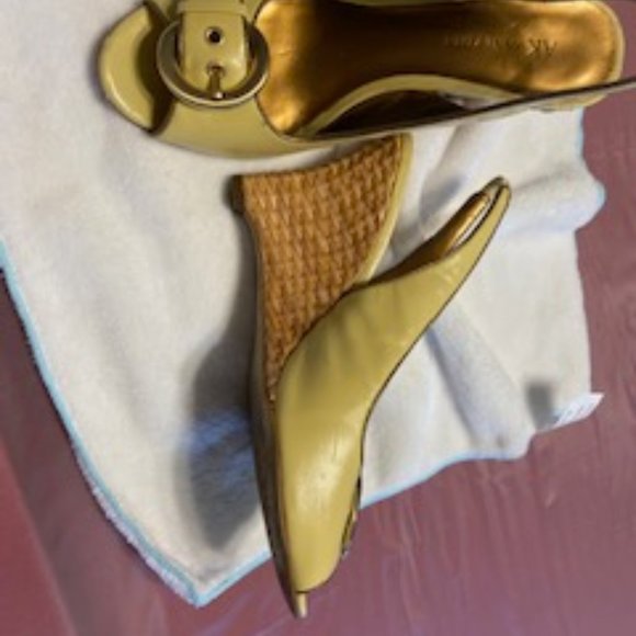 Anne Klein Vintage, Mistral Wedge Slingback Wicker Sandal with Buckle, Size 8 - Picture 3 of 6